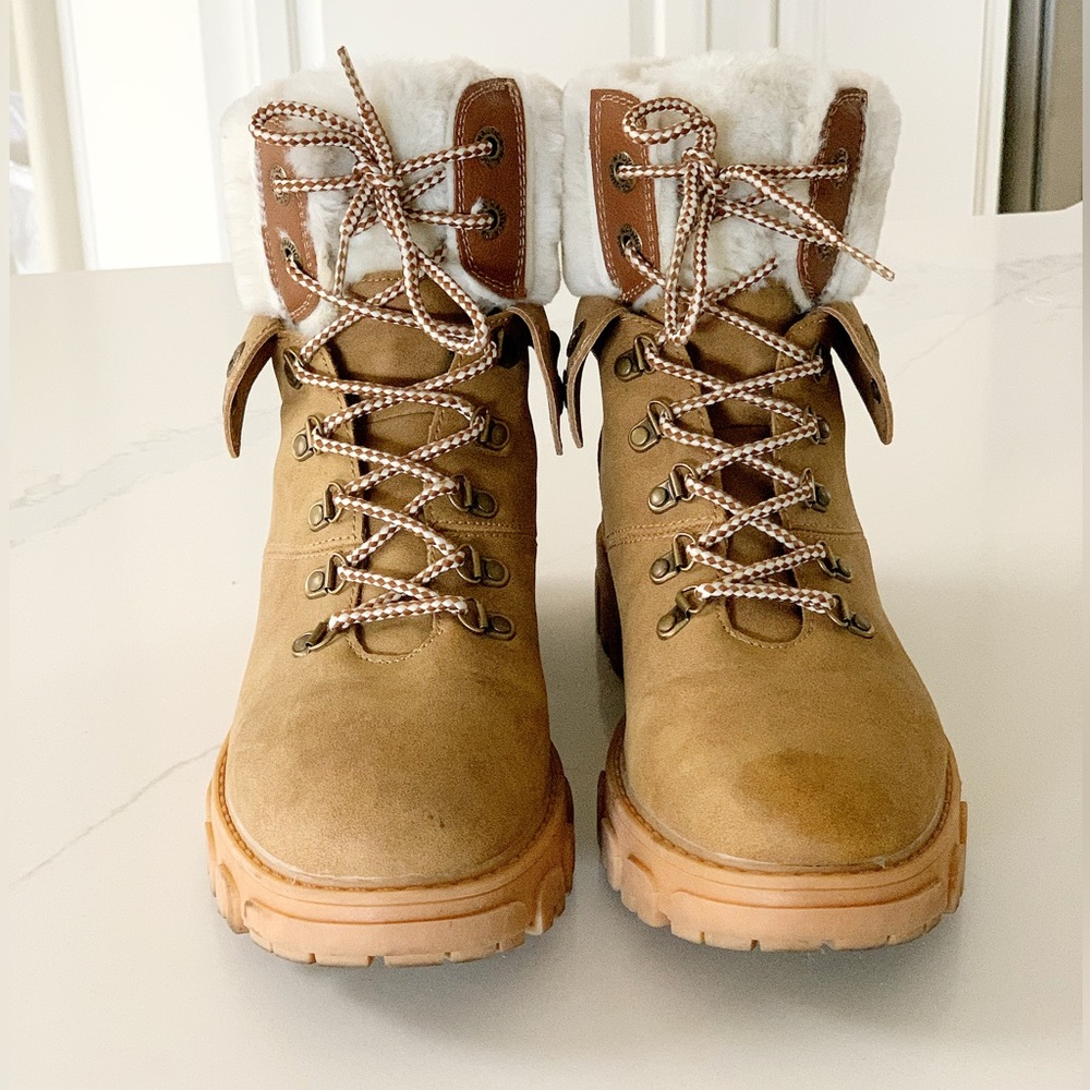 EUC, NAUTICA Tan Winter Boots with Faux Fur Lining SIZE 8